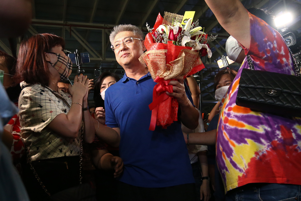 ประมวลภาพ สรยุทธ พ้นคุก คนดังร่วมให้กำลังใจเพียบ ประมวลภาพ สรยุทธ พ้นคุก คนดังร่วมให้กำลังใจเพียบ