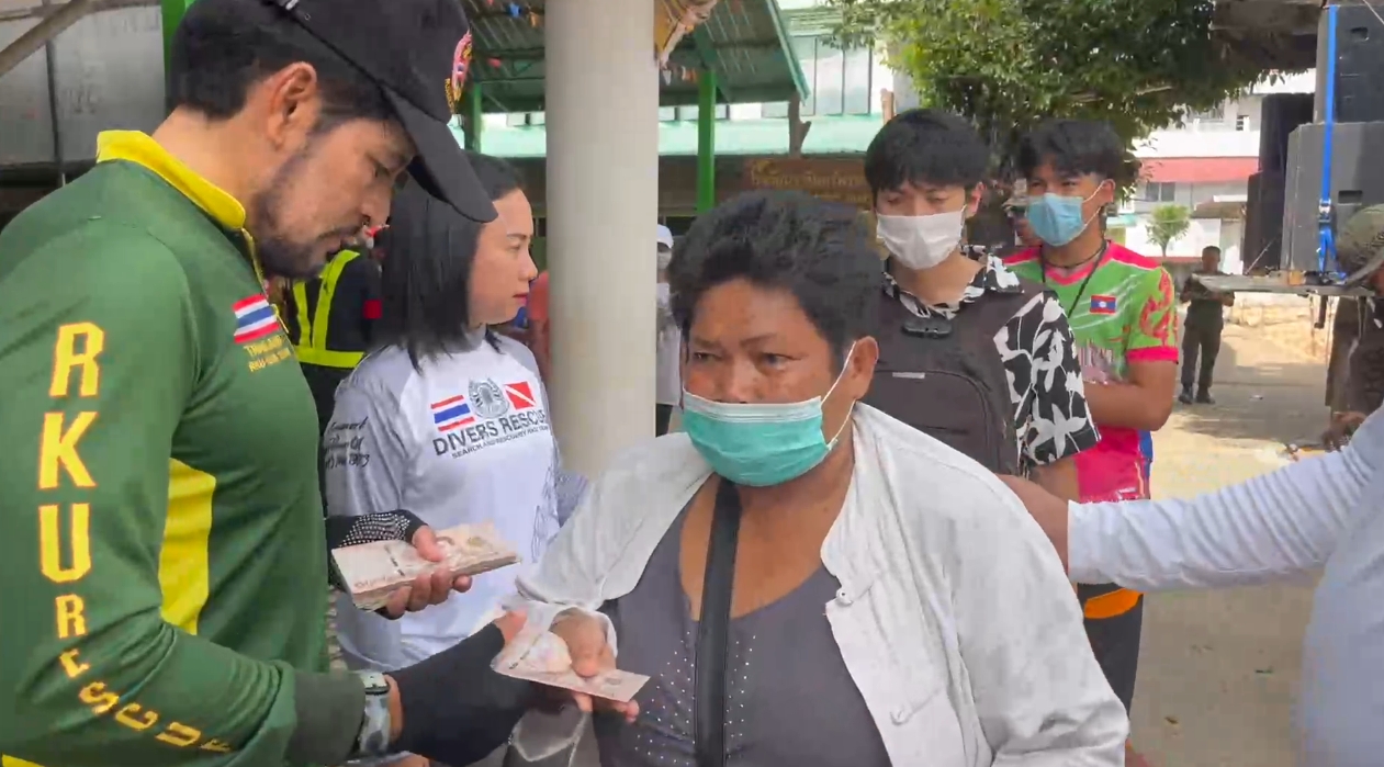 มทบ.22 - ร่วมกตัญญู คืนความสุขให้ชาวอุบล ขณะที่ บิณฑ์ เดินหน้ามอบเงินเยียวยาต่อเนื่อง มทบ.22 - ร่วมกตัญญู คืนความสุขให้ชาวอุบล ขณะที่ บิณฑ์ เดินหน้ามอบเงินเยียวยาต่อเนื่อง
