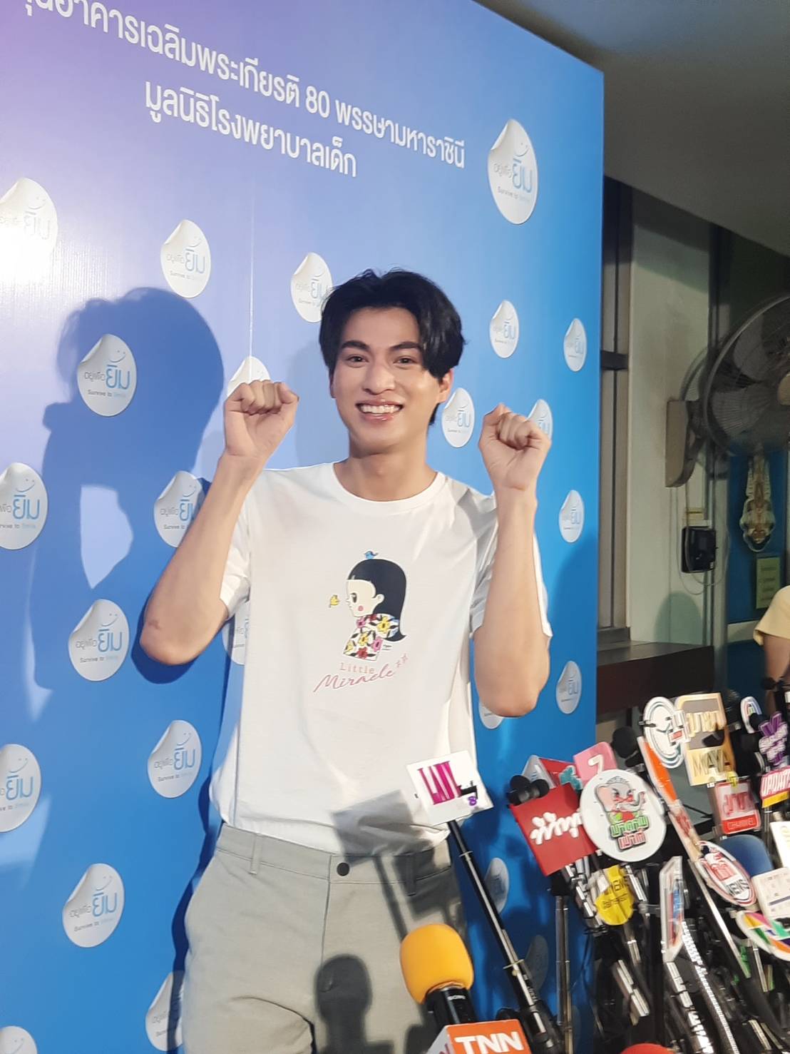 ซิกแพคมาแน่!! กลัฟ คณาวุฒิ เซอร์ไพรส์ แย้มแขกรับเชิญแฟนมีต