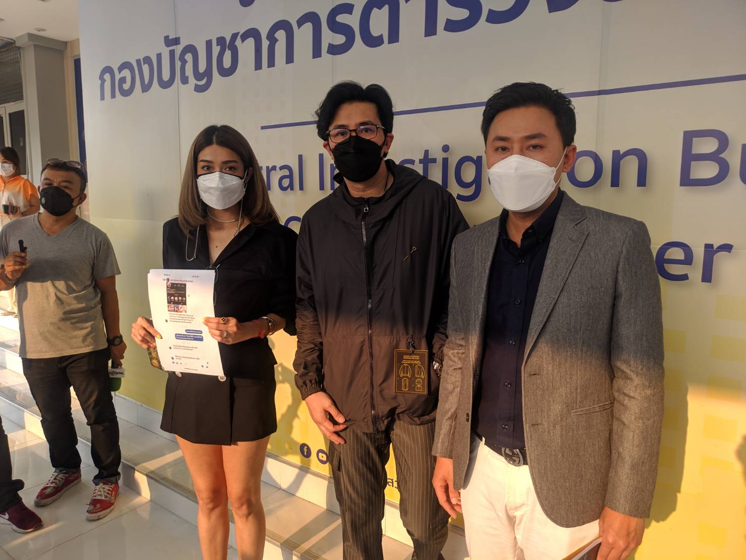 หนุ่ม กรรชัย - แจง ภรรยาแจ๊ส พร้อมทนายษิทรา ร้องกองปราบดำเนินคดี หลังถูกข่มขู่ หนุ่ม กรรชัย - แจง ภรรยาแจ๊ส พร้อมทนายษิทรา ร้องกองปราบดำเนินคดี หลังถูกข่มขู่