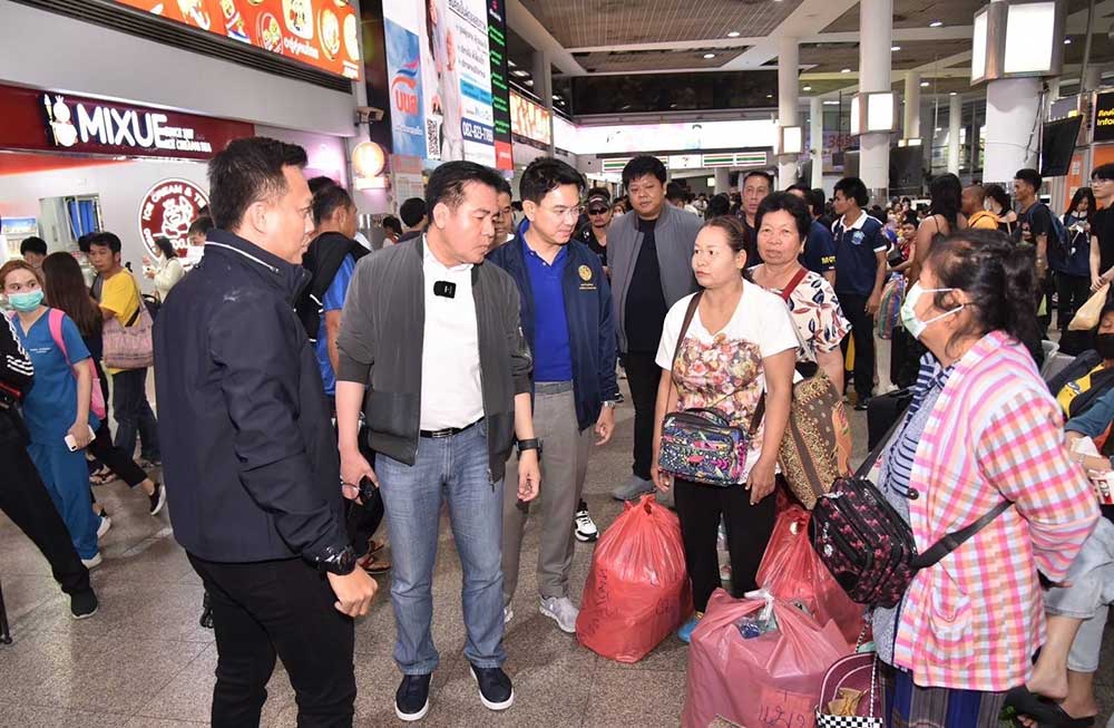 รมช.คมนาคม ลงพื้นที่หมอชิต 2 มั่นใจพร้อมรองรับประชาชนเดินทางช่วงสงกรานต์ 2567 รมช.คมนาคม ลงพื้นที่หมอชิต 2 มั่นใจพร้อมรองรับประชาชนเดินทางช่วงสงกรานต์ 2567