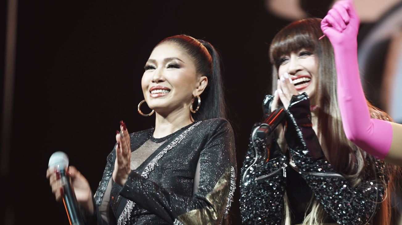 เอ้ ชุติมา แซะกลางคอนเสิร์ต อยากร้องเพลง สำนึกบุญคุณ... เอ้ ชุติมา แซะกลางคอนเสิร์ต อยากร้องเพลง สำนึกบุญคุณ...