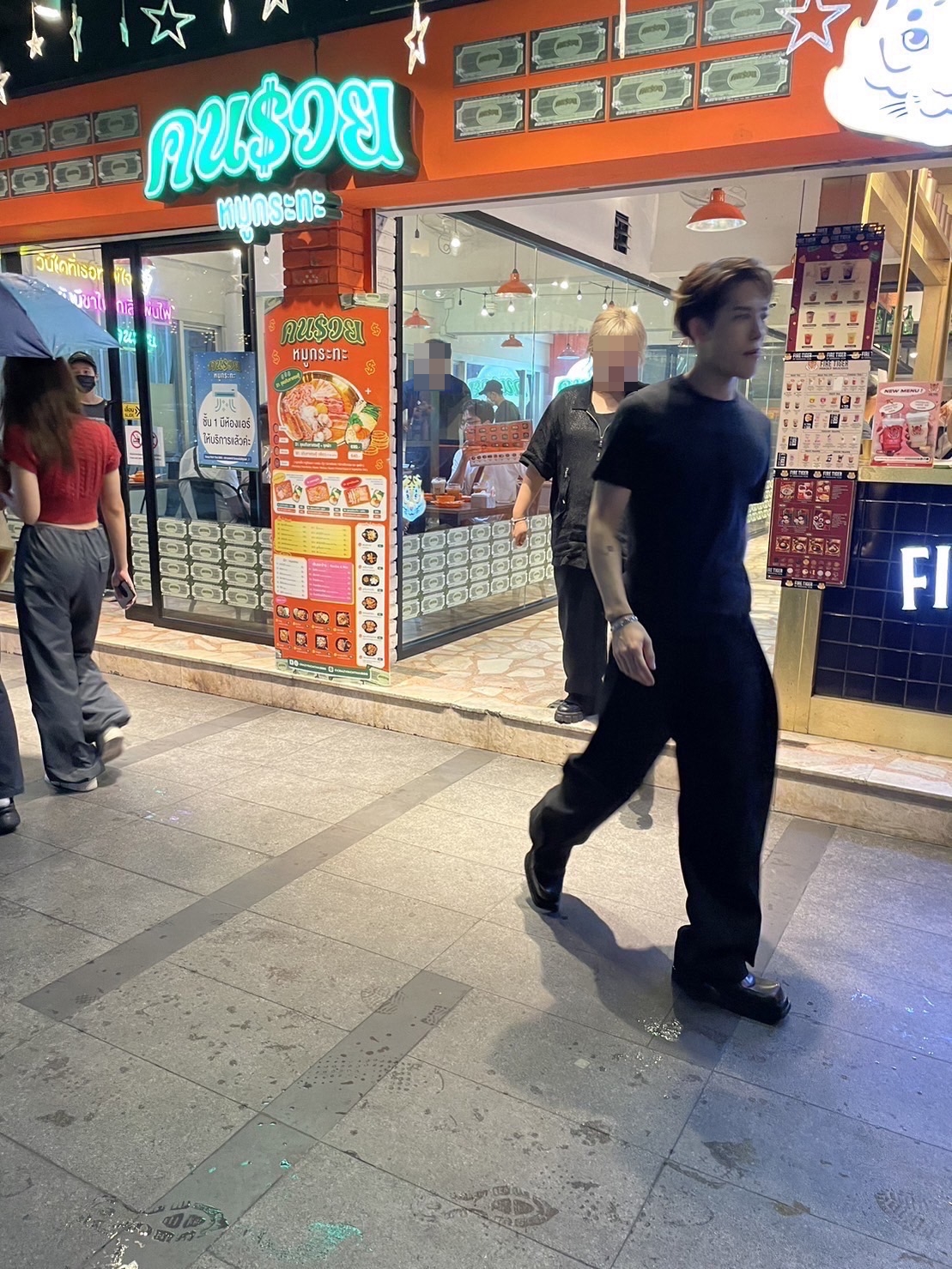 กรี๊ดสนั่น! แจ็คสัน หวัง บุกร้านหมูกระทะชื่อดังพาครอบครัวกินเมนูสุดฮิตของคนไทย กรี๊ดสนั่น! แจ็คสัน หวัง บุกร้านหมูกระทะชื่อดังพาครอบครัวกินเมนูสุดฮิตของคนไทย