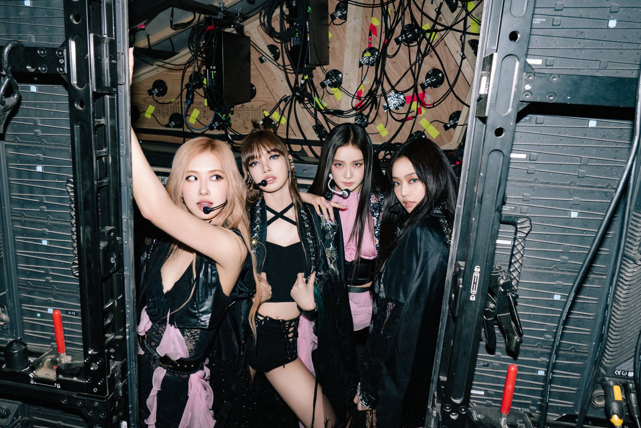 รวมผลงานเพลงสุดปัง ลิซ่า BLACKPINK สร้างประวัติศาสตร์กวาดเรียบทุบทุกสถิติ รวมผลงานเพลงสุดปัง ลิซ่า BLACKPINK สร้างประวัติศาสตร์กวาดเรียบทุบทุกสถิติ