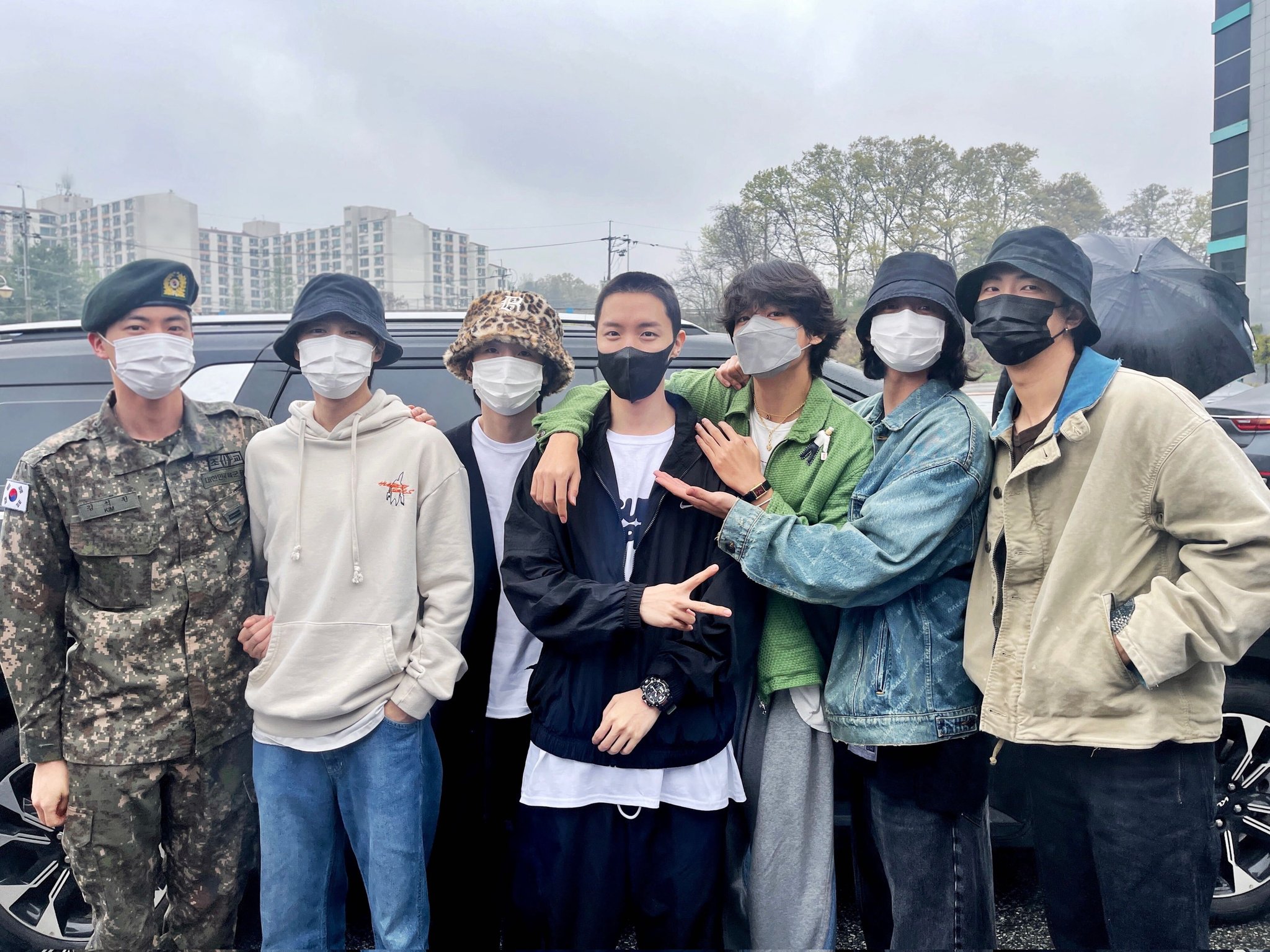 เจโฮป เข้ากรมแล้ว! เปิดภาพวง BTS ร่วมส่งสมาชิกอย่างอบอุ่น