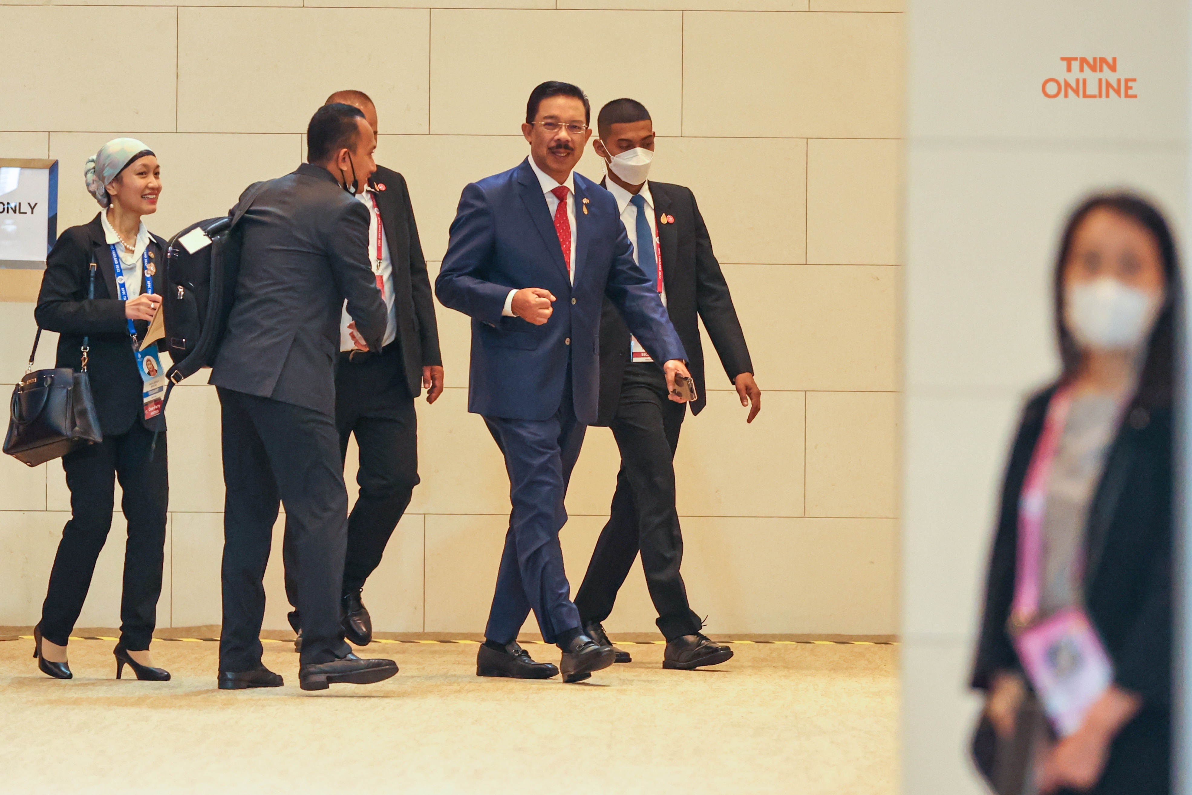 นายกฯยิ้มแย้มทักทายสื่อ ก่อนร่วมประชุมผู้นำเขตเศรษฐกิจเอเปควันสุดท้าย