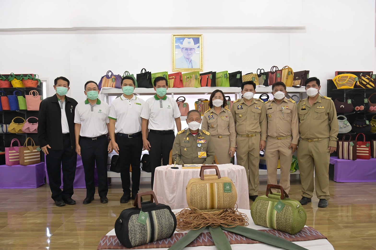 องคมนตรี และประธานฯมูลนิธิเจริญโภคภัณฑ์พัฒนาชีวิตชนบท ลงพื้นที่ตรวจเยี่ยมโครงการตามพระราชประสงค์หุบกะพง จ.เพชรบุรี