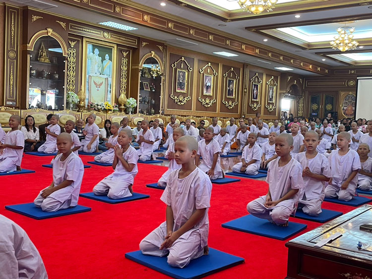 สว.นำ ปปร.20 บรรพชาสามเณรเฉลิมพระเกียรติ 6 รอบ สว.นำ ปปร.20 บรรพชาสามเณรเฉลิมพระเกียรติ 6 รอบ
