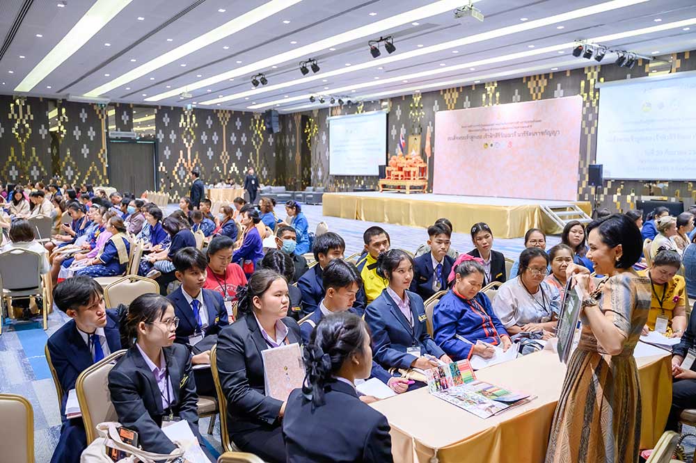 มท. เดินหน้าโค้ชชิ่ง สร้างการรับรู้และเผยแพร่พระอัจฉริยภาพ ยกระดับและพัฒนามรดกภูมิปัญญาผ้าและหัตถกรรมไทย มท. เดินหน้าโค้ชชิ่ง สร้างการรับรู้และเผยแพร่พระอัจฉริยภาพ ยกระดับและพัฒนามรดกภูมิปัญญาผ้าและหัตถกรรมไทย