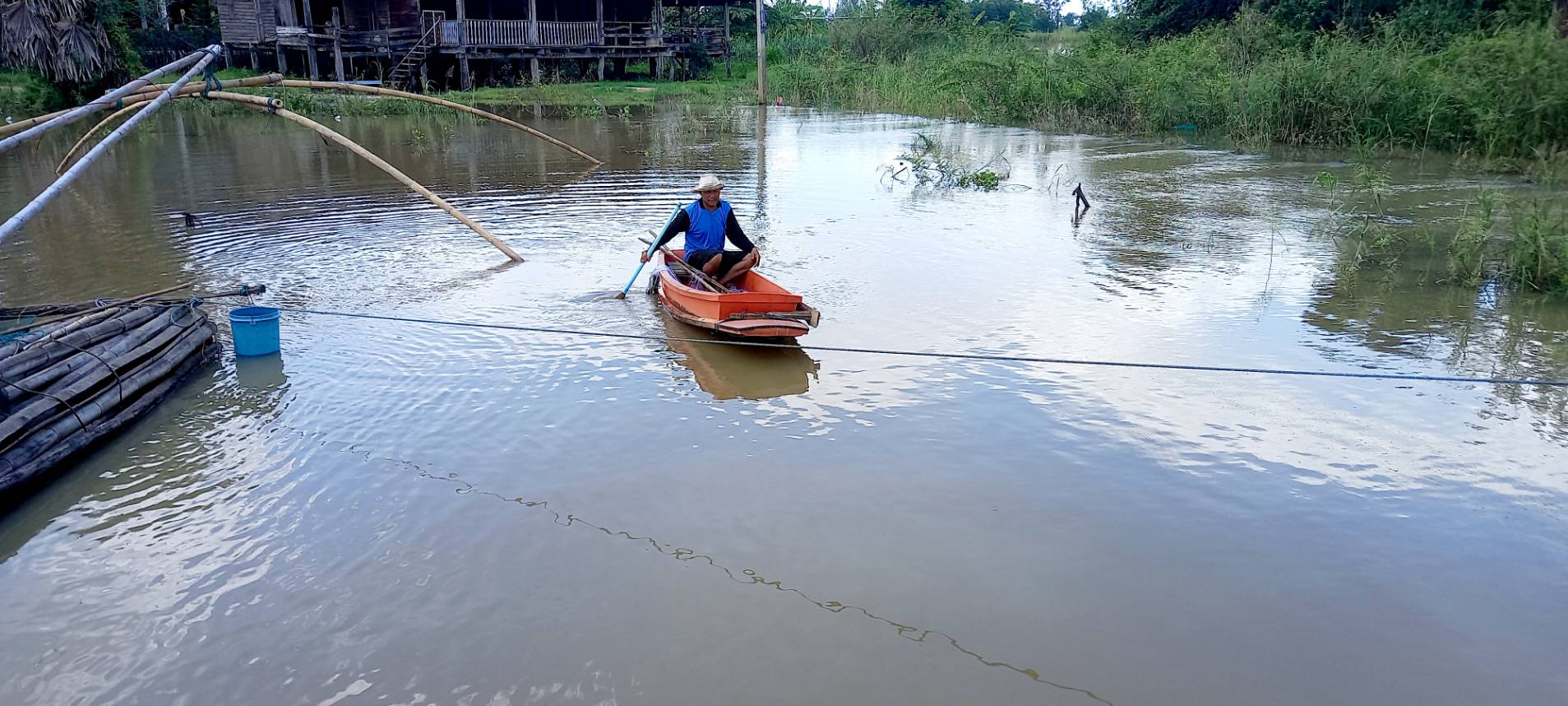 แม่น้ำยม ทะลักท่วมตำบลรังนก 70 หลังคาเรือนจมบาดาล แม่น้ำยม ทะลักท่วมตำบลรังนก 70 หลังคาเรือนจมบาดาล