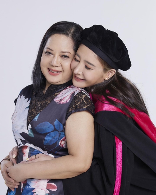 แตงโม นิดา บัณฑิตป้ายแดง เผยเรียนต่อ ป.โท ต่อยอดทำธุรกิจ แตงโม นิดา บัณฑิตป้ายแดง เผยเรียนต่อ ป.โท ต่อยอดทำธุรกิจ