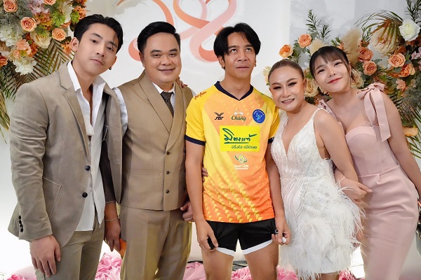  ก้อง ห้วยไร่ โดนถล่มดราม่า หลังสวมชุดบอลไปงานแต่ง ลูลู่ อาร์สยาม   