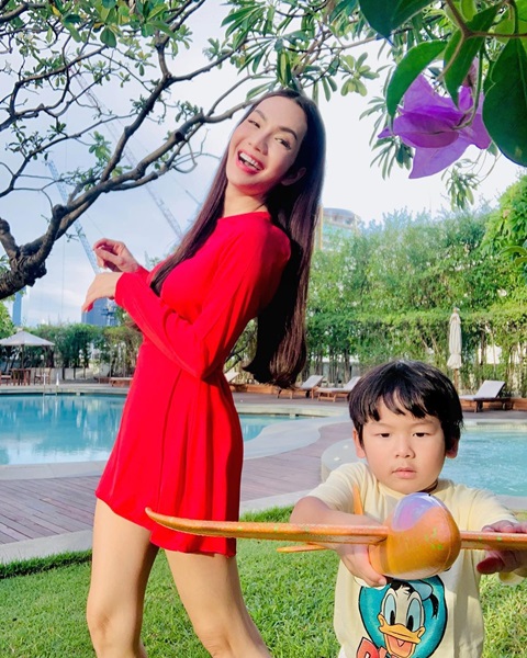 หัวอกคนเป็นแม่ อ๋อม สกาวใจ ห่วงลูกชาย น้องจอมทัพ ป่วยไวรัสลงกระเพาะ หัวอกคนเป็นแม่ อ๋อม สกาวใจ ห่วงลูกชาย น้องจอมทัพ ป่วยไวรัสลงกระเพาะ