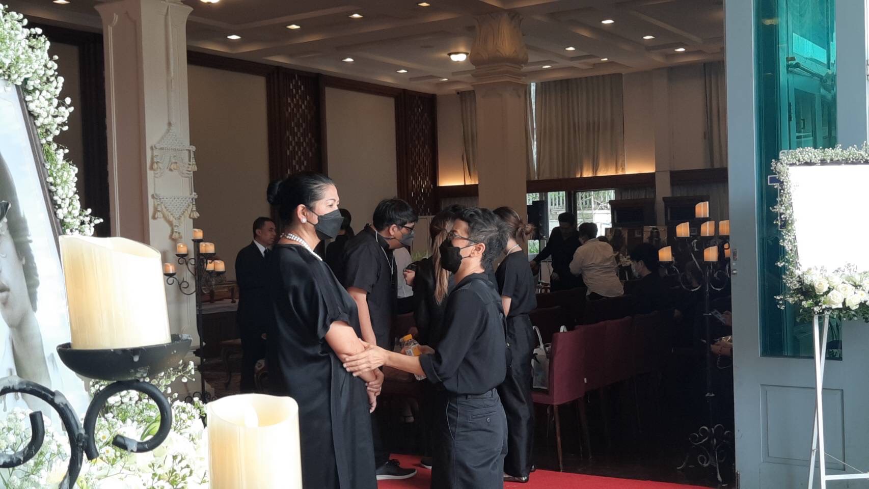 เผยภาพบรรยากาศพิธีรดน้ำศพ หม่อมหลวงพันธุ์เทวนพ เทวกุล 