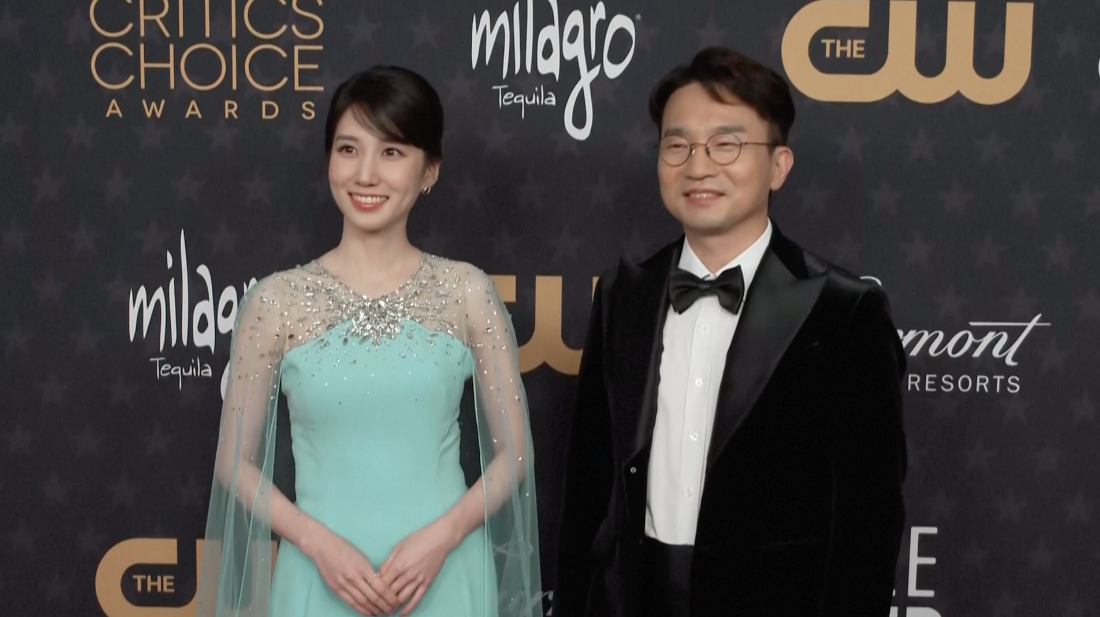 'อูยองอู' บุกสหรัฐ!! 'พัคอึนบิน' สวยสดใสบนพรมแดงงาน Critics’ Choice Awards 'อูยองอู' บุกสหรัฐ!! 'พัคอึนบิน' สวยสดใสบนพรมแดงงาน Critics’ Choice Awards