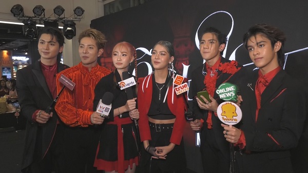 วง New Country เปิดมินิคอนเสิร์ตโชว์ซิงเกิ้ลใหม่ เฉือนใจ  (มีคลิป)