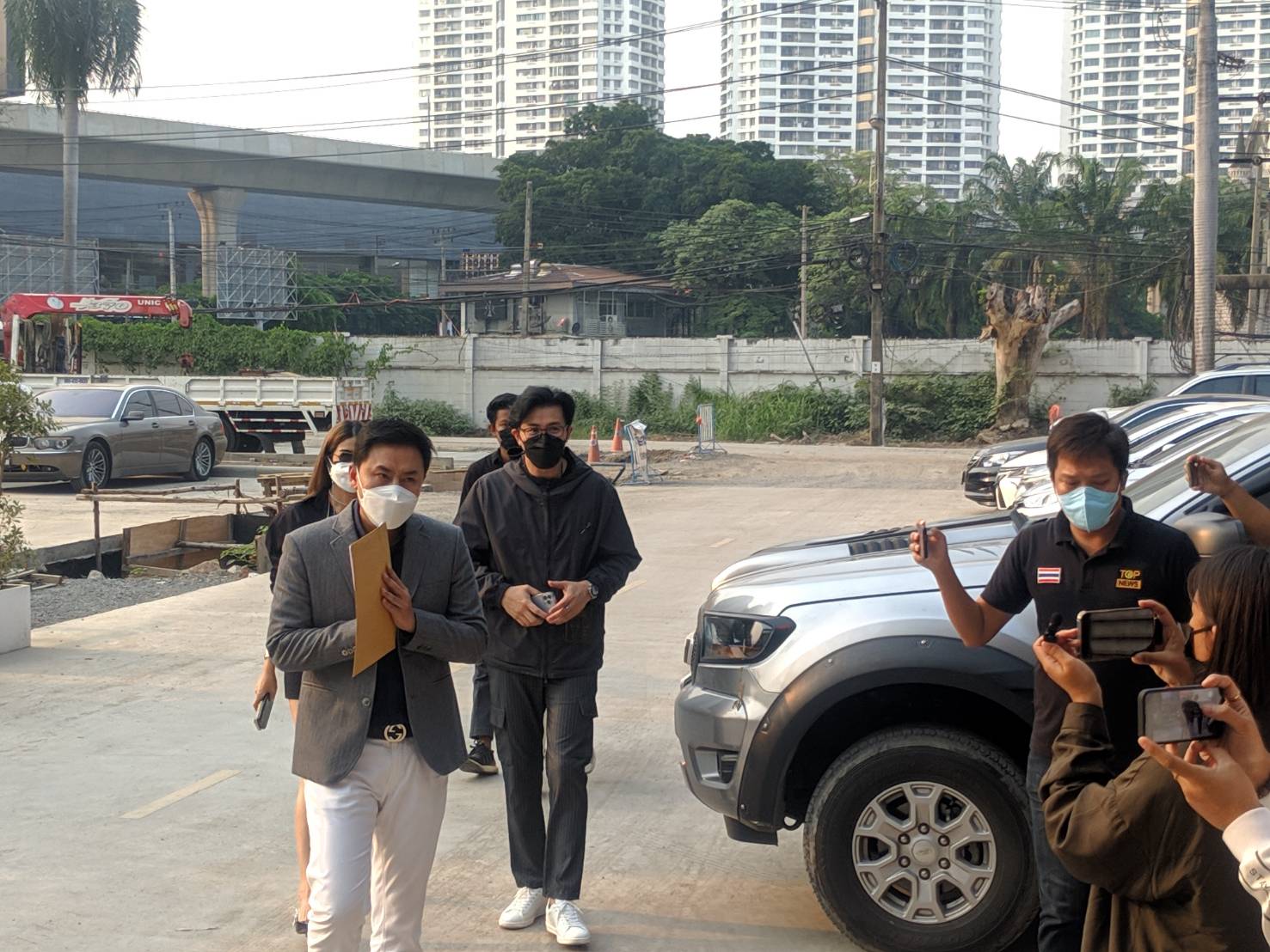 หนุ่ม กรรชัย - แจง ภรรยาแจ๊ส พร้อมทนายษิทรา ร้องกองปราบดำเนินคดี หลังถูกข่มขู่ หนุ่ม กรรชัย - แจง ภรรยาแจ๊ส พร้อมทนายษิทรา ร้องกองปราบดำเนินคดี หลังถูกข่มขู่