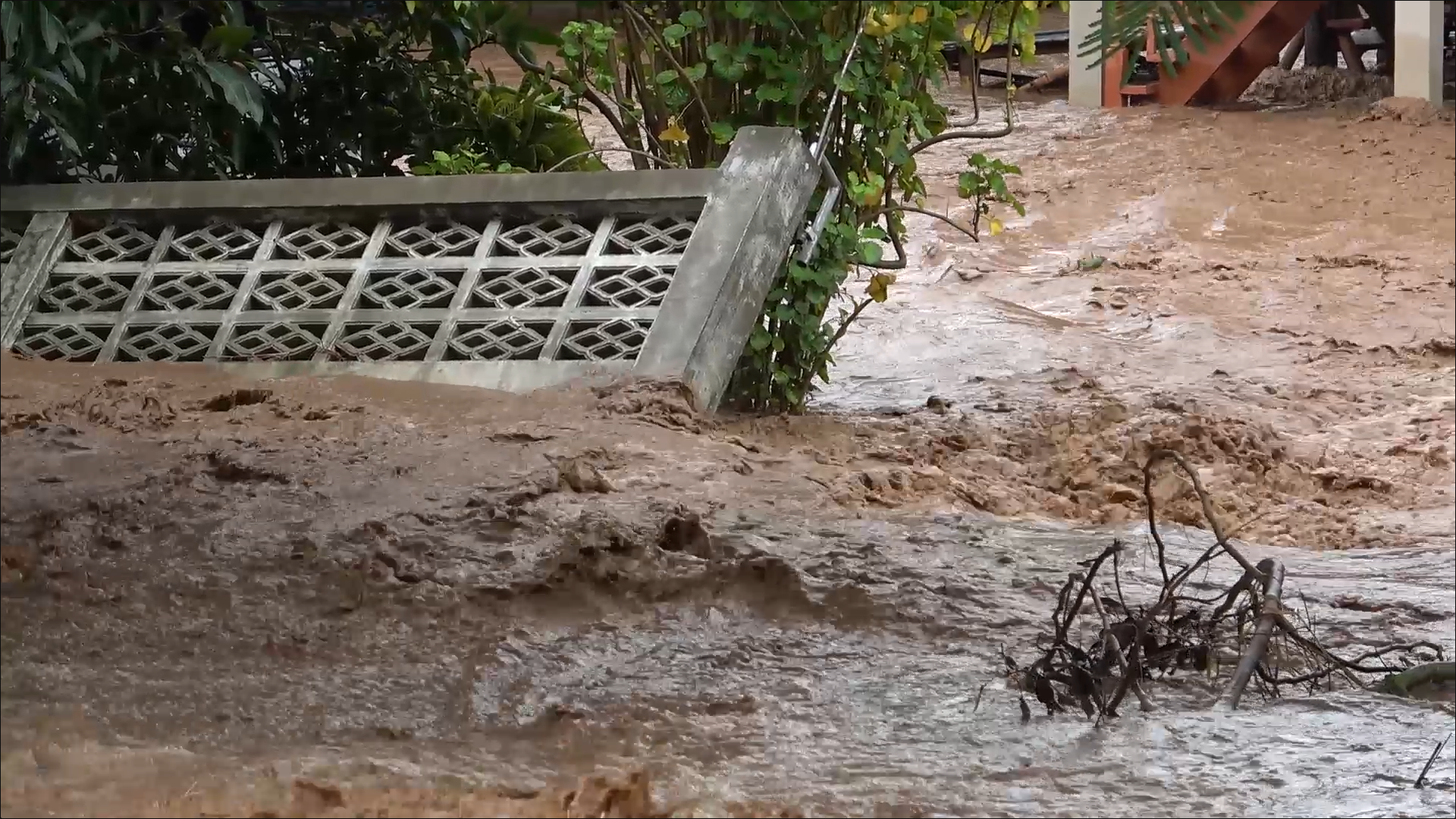 สรุปความเสียหาย พายุหมาอ๊อน กระทบ 56 หมู่บ้าน 5 อำเภอ 2,000 หลังคาเรือน สรุปความเสียหาย พายุหมาอ๊อน กระทบ 56 หมู่บ้าน 5 อำเภอ 2,000 หลังคาเรือน
