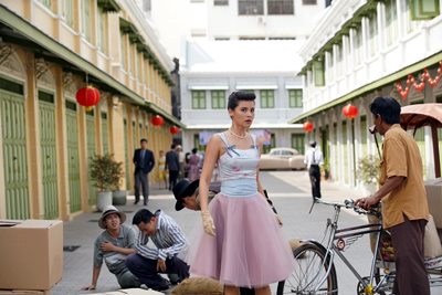 “หนึ่งในร้อย” ทำพระนครสะเทือน “ต่อ - ญาญ่า” ติดเทรนด์ยืนหนึ่งสนั่นโซเชียล “หนึ่งในร้อย” ทำพระนครสะเทือน “ต่อ - ญาญ่า” ติดเทรนด์ยืนหนึ่งสนั่นโซเชียล