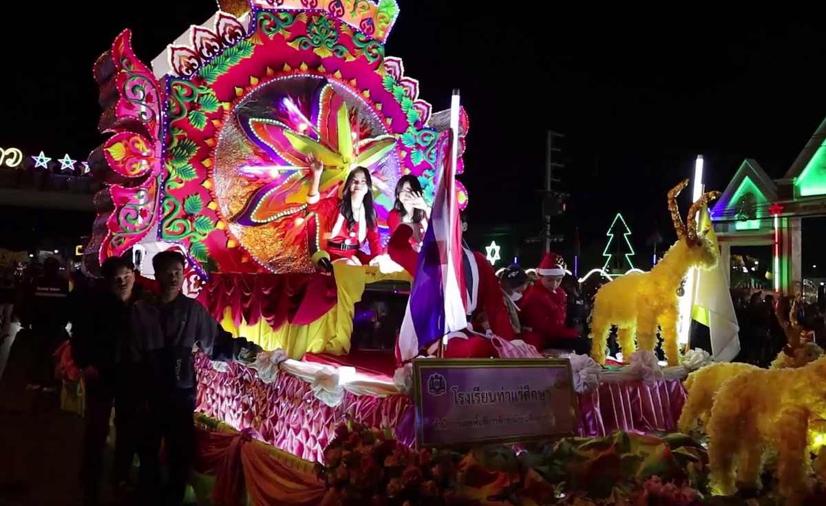 ชาวท่าแร่ จัดแห่ดาวในเทศกาลคริสต์มาส ชาวท่าแร่ จัดแห่ดาวในเทศกาลคริสต์มาส