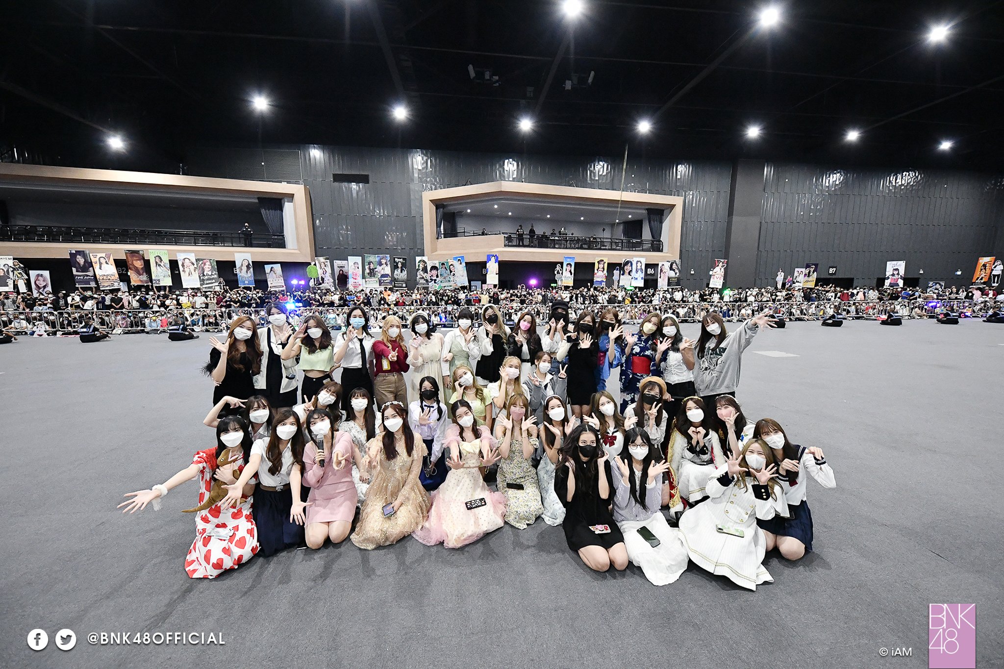 “เฌอปราง BNK48” สร้างสถิติจับมือตั้งแต่ 1 ทุ่ม ถึง ตี1 “เฌอปราง BNK48” สร้างสถิติจับมือตั้งแต่ 1 ทุ่ม ถึง ตี1