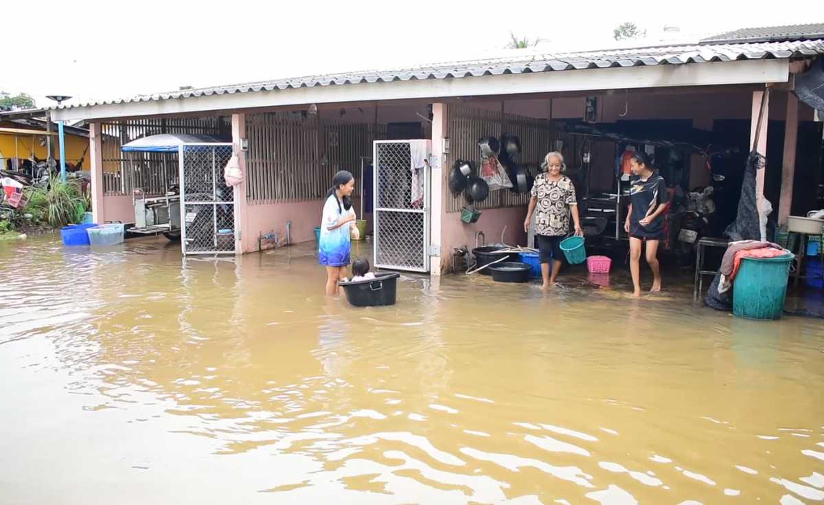 ตราด ประกาศภัยพิบัติ 2 อำเภอ จัดงบช่วยน้ำท่วม ตราด ประกาศภัยพิบัติ 2 อำเภอ จัดงบช่วยน้ำท่วม