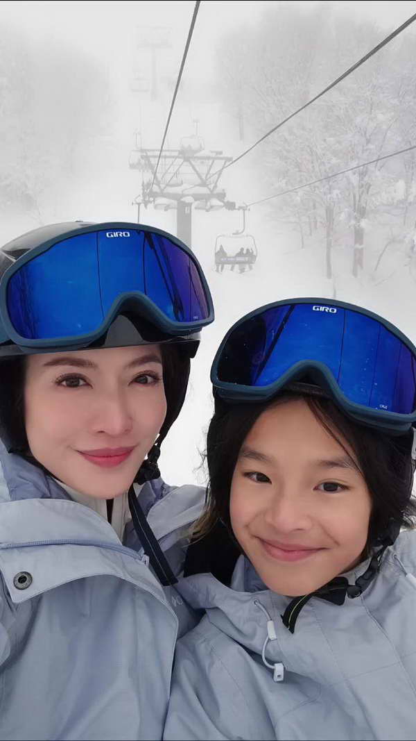 แอฟ ทักษอร แจงดราม่าพา น้องปีใหม่ เที่ยวญี่ปุ่นร่วมทริป ทิม พิธา แอฟ ทักษอร แจงดราม่าพา น้องปีใหม่ เที่ยวญี่ปุ่นร่วมทริป ทิม พิธา