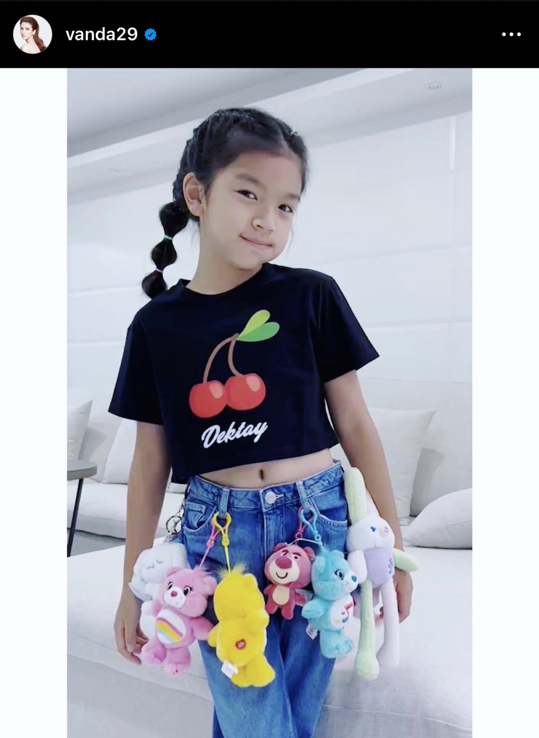 โตเป็นสาวแล้ว! โบว์ แวนด้า โพสต์ภาพ น้องมะลิ ใส่ชุดแม่โบว์ สวยทั้งแม่ทั้งลูก โตเป็นสาวแล้ว! โบว์ แวนด้า โพสต์ภาพ น้องมะลิ ใส่ชุดแม่โบว์ สวยทั้งแม่ทั้งลูก