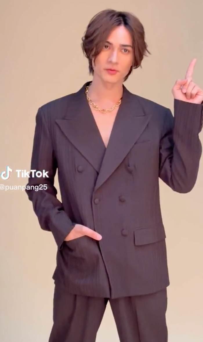 แชร์ว่อน! ลุคใหม่ “แน็ก ชาลี” ชาวเน็ตแซวพระเจ้าให้ความหล่อมาแต่เพิ่งใช้เป็น