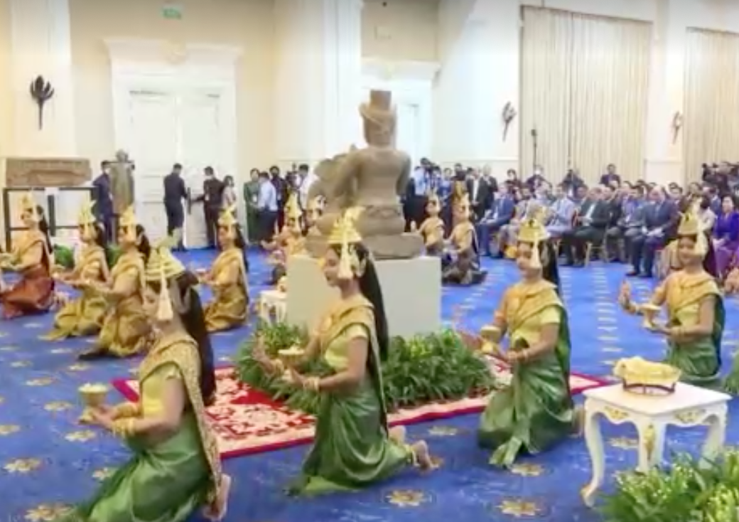 กัมพูชาเฉลิมฉลองได้ ‘วัตถุโบราณนครวัด’ กลับคืนประเทศ