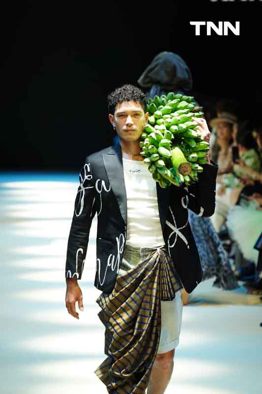 บาติกไทยสู่เวทีแฟชั่นสุดยิ่งใหญ่ “ELLE Fashion Week 2024” ในโชว์พิเศษ “Timeless Crafting with Batik” บาติกไทยสู่เวทีแฟชั่นสุดยิ่งใหญ่ “ELLE Fashion Week 2024” ในโชว์พิเศษ “Timeless Crafting with Batik”