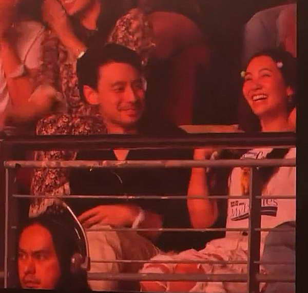 เบลล่า-ชวิณ เขินแรง! ถูกแซวกลางคอนเสิร์ต ปาล์มมี่ นี่งานเปิดตัวใช่ไหมคะ? เบลล่า-ชวิณ เขินแรง! ถูกแซวกลางคอนเสิร์ต ปาล์มมี่ นี่งานเปิดตัวใช่ไหมคะ?