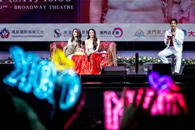 แซนตี้ “หลิง-ออม” ส่งความสุข โมเมนต์จิ้น อินเตอร์แฟน อบอวลทั่ว “บรอดเวย์ เธียเตอร์” แซนตี้ “หลิง-ออม” ส่งความสุข โมเมนต์จิ้น อินเตอร์แฟน อบอวลทั่ว “บรอดเวย์ เธียเตอร์”
