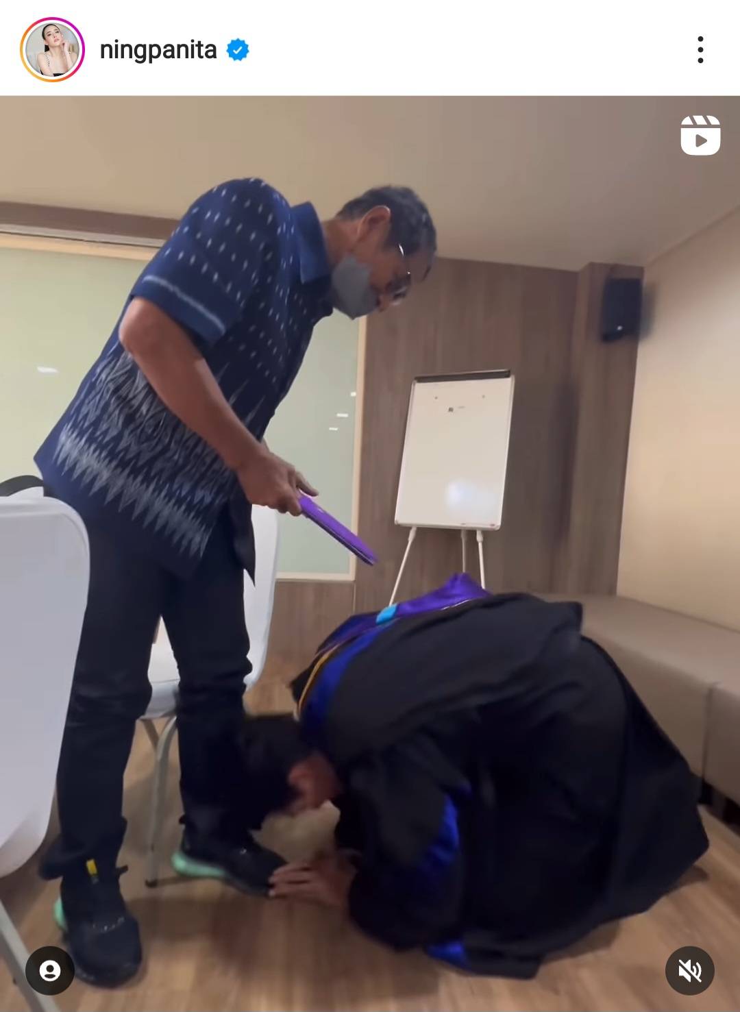 “เข้ม หัสวีร์” สุดปลื้มคว้าใบปริญญามาฝากครอบครัวได้สำเร็จ “เข้ม หัสวีร์” สุดปลื้มคว้าใบปริญญามาฝากครอบครัวได้สำเร็จ
