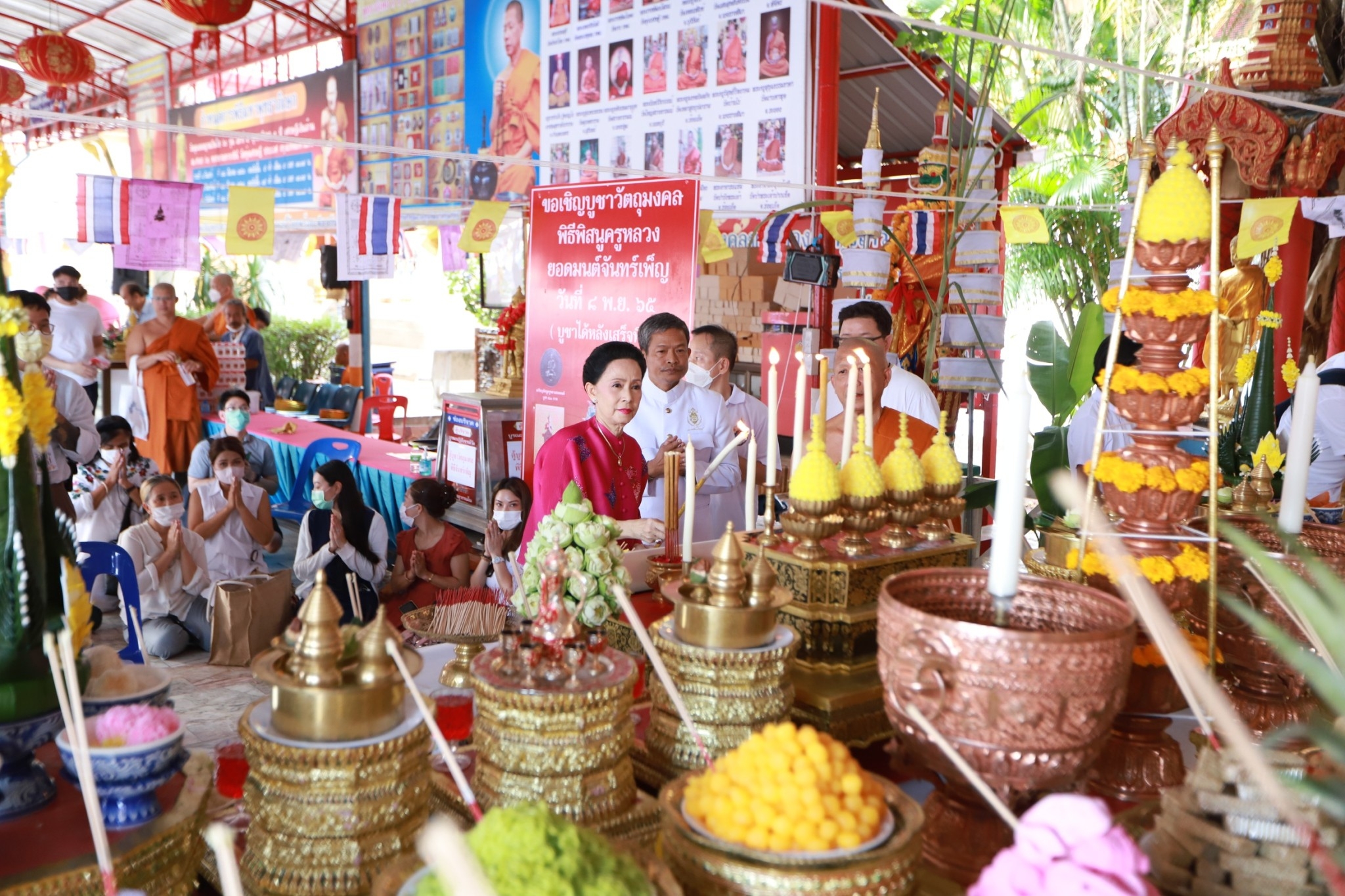 ครอบครัวทำตามความตั้งใจของ อาต้อย เศรษฐา ทำพิธีพุทธาภิเษกเหรียญเศรษฐศิลป์ ครอบครัวทำตามความตั้งใจของ อาต้อย เศรษฐา ทำพิธีพุทธาภิเษกเหรียญเศรษฐศิลป์