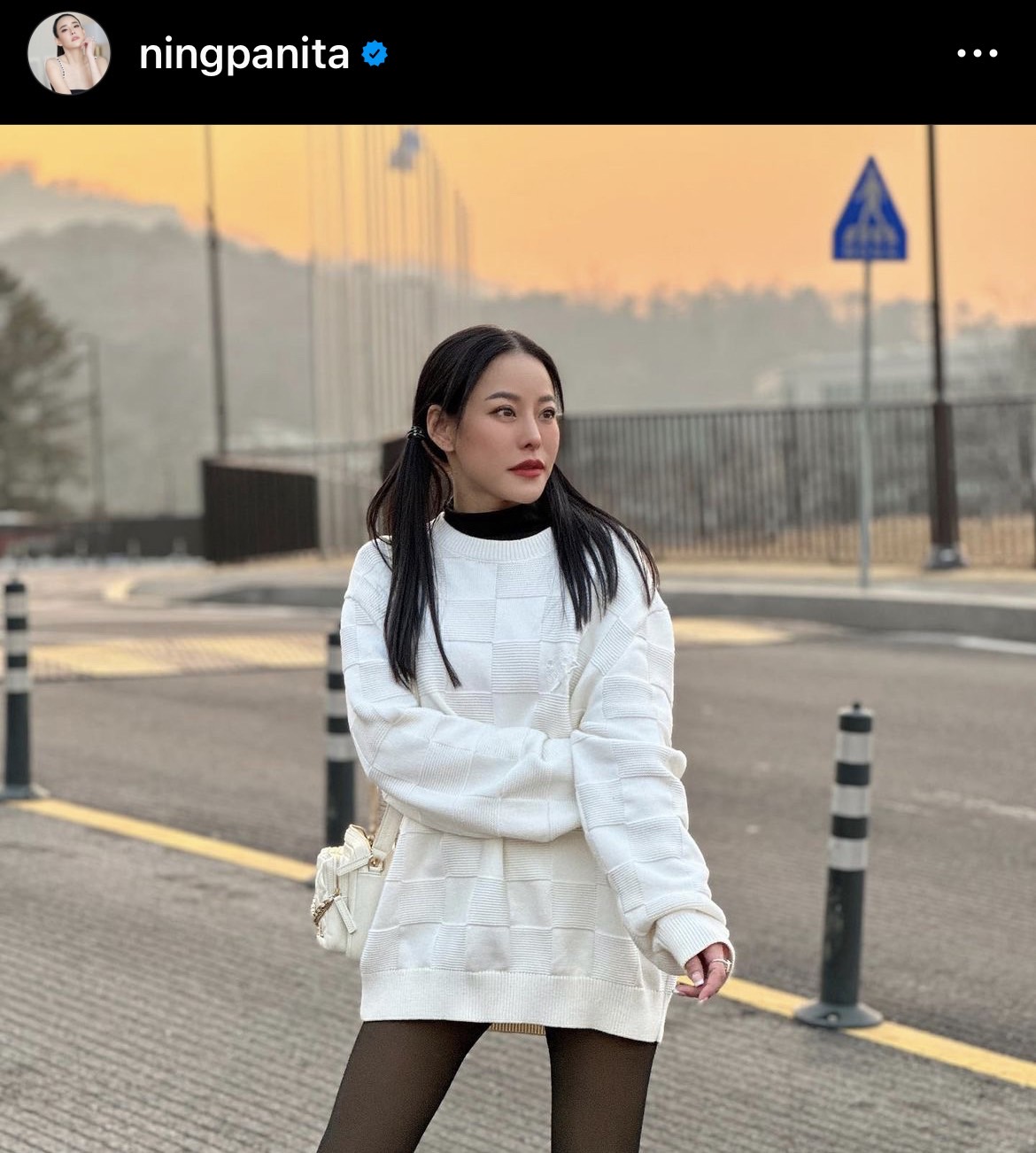 หนิง ปณิตา และ สามี ยังไม่พร้อมตอบคำถาม หลังโดนโยงคำใบ้ นางร้ายหน้าเหวี่ยง หนิง ปณิตา และ สามี ยังไม่พร้อมตอบคำถาม หลังโดนโยงคำใบ้ นางร้ายหน้าเหวี่ยง
