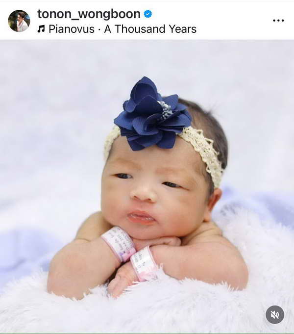 ซูมชัดๆความน่ารักน้องดารินลูกสาว บอส โตนนท์ หลังเปิดตัวครั้งแรกพร้อมภรรยา ซูมชัดๆความน่ารักน้องดารินลูกสาว บอส โตนนท์ หลังเปิดตัวครั้งแรกพร้อมภรรยา