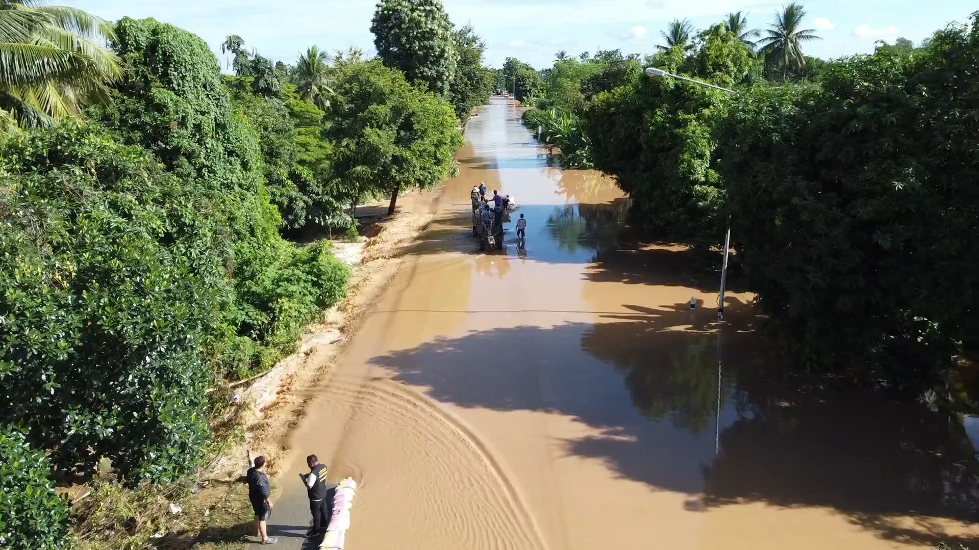 น้ำท่วมสุโขทัย พนังกั้นน้ำแตก - ลำปาง หนักที่สุดในรอบ 13 ปี น้ำท่วมสุโขทัย พนังกั้นน้ำแตก - ลำปาง หนักที่สุดในรอบ 13 ปี
