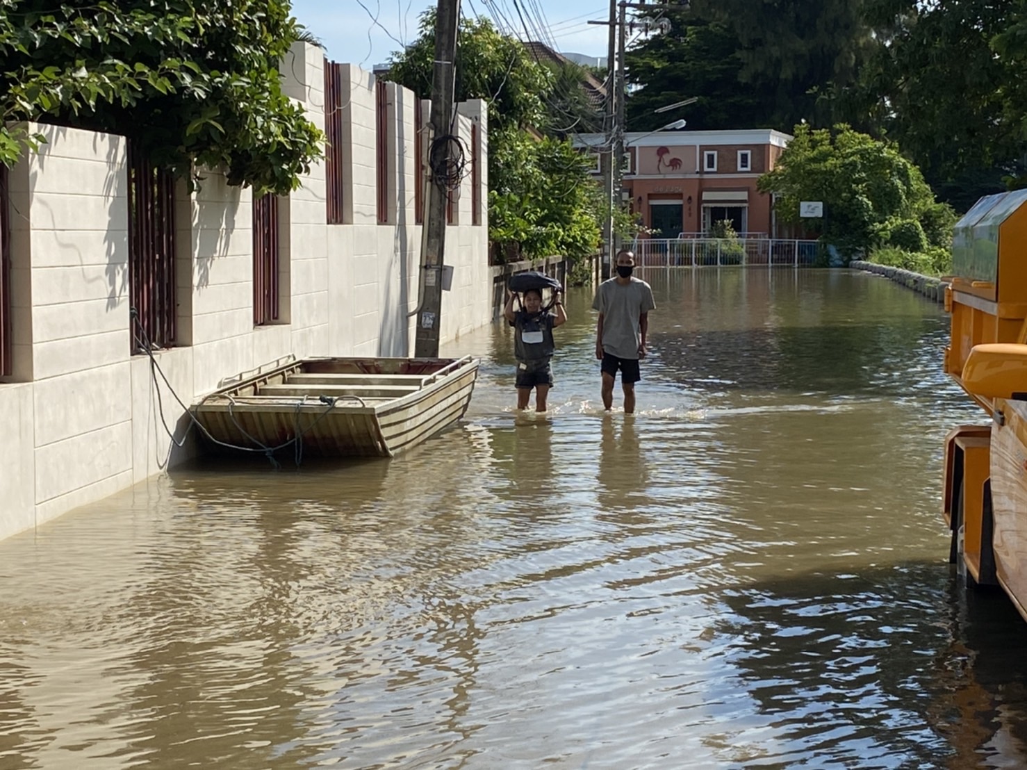 เตือนด่วน! โคราช 11 อำเภอเฝ้าระวังสถานการณ์น้ำท่วมฉับพลัน เตือนด่วน! โคราช 11 อำเภอเฝ้าระวังสถานการณ์น้ำท่วมฉับพลัน