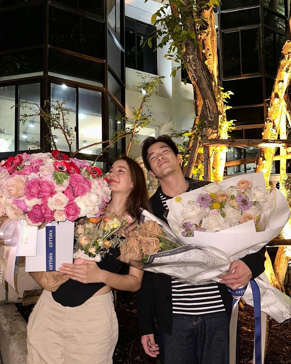 อาเล็ก หอบของขวัญเซอร์ไพรส์วันเกิด โบว์ กลางดึก   