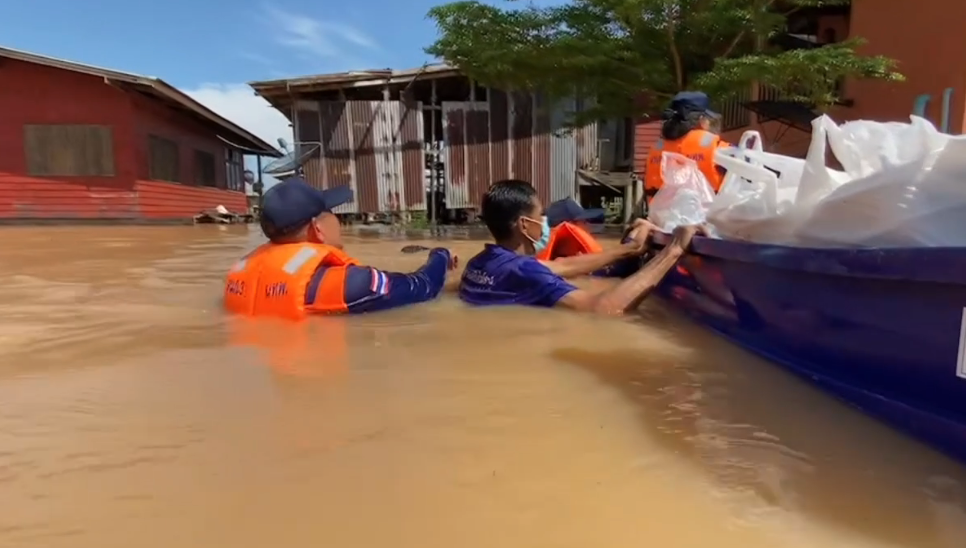 สรุปสถานการณ์ “น้ำท่วมทั่วไทย” ลำปางฝนกระหน่ำ-แจ้งเตือน 5 อำเภอ สรุปสถานการณ์ “น้ำท่วมทั่วไทย” ลำปางฝนกระหน่ำ-แจ้งเตือน 5 อำเภอ