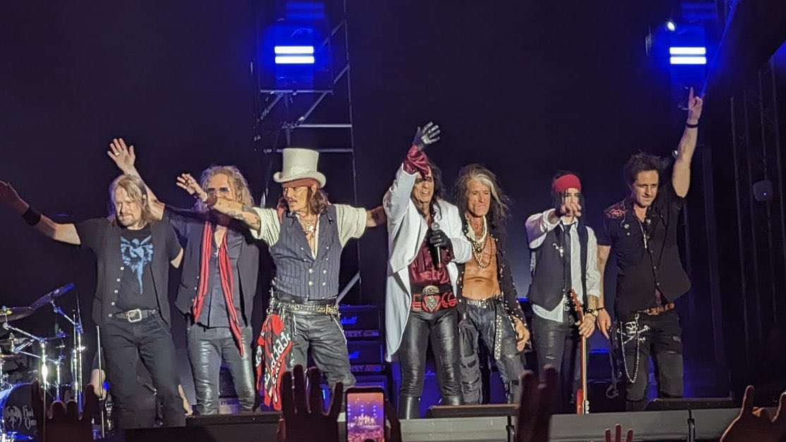 “Johnny Depp” สุดปลื้มแฟนคลับ 4 หมื่นคนร้องเพลงอวยพรวันเกิด 60 ปี (มีคลิป) “Johnny Depp” สุดปลื้มแฟนคลับ 4 หมื่นคนร้องเพลงอวยพรวันเกิด 60 ปี (มีคลิป)