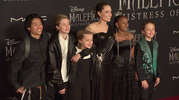 ไม่อยากใช้นามสกุลพ่อ!! “แมดด็อกซ์” ให้การคดีหย่าคู่รัก “Brangelina”