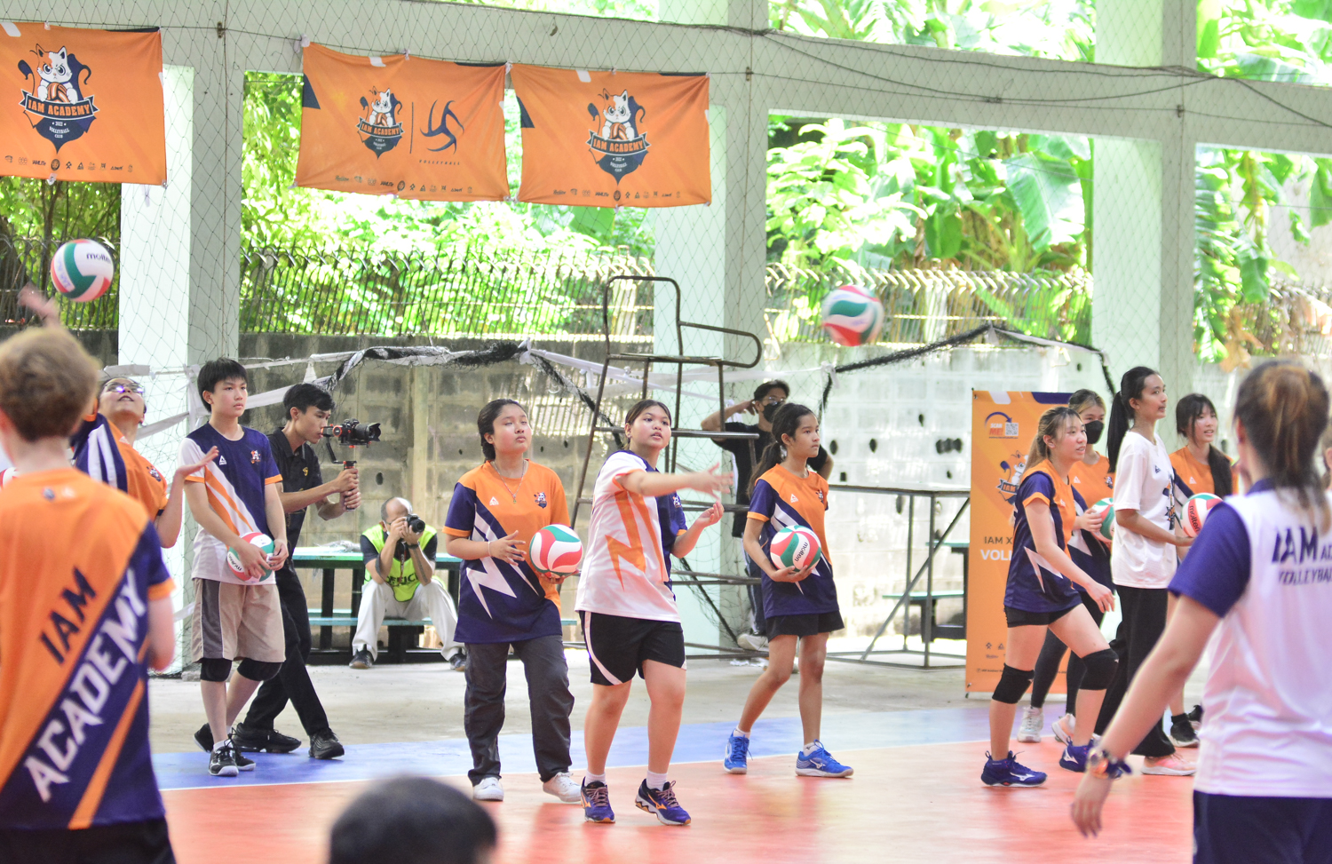 (คลิป)'ส้ม ศศิธร' เปิดอะคาเดมี่สอนวอลเลย์บอลตั้ง 'พรพรรณ' เป็นแบรนด์แอมบาสเดอร์ (คลิป)'ส้ม ศศิธร' เปิดอะคาเดมี่สอนวอลเลย์บอลตั้ง 'พรพรรณ' เป็นแบรนด์แอมบาสเดอร์