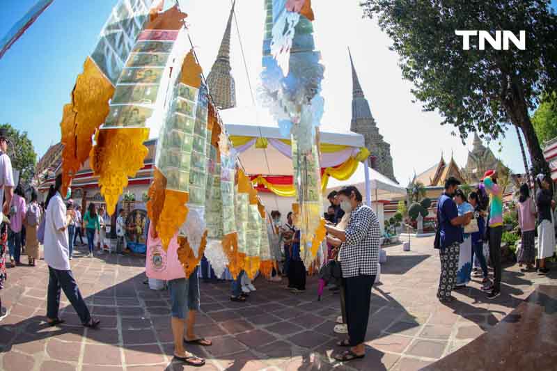 นทท.ไหว้พระวันขึ้นปีใหม่ ศาลหลักเมือง วัดพระแก้ว วัดโพธิ์ คึกคัก นทท.ไหว้พระวันขึ้นปีใหม่ ศาลหลักเมือง วัดพระแก้ว วัดโพธิ์ คึกคัก