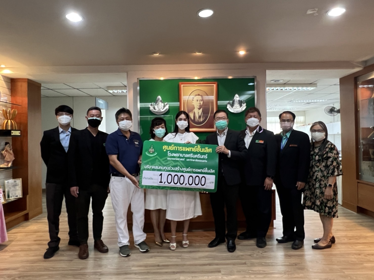 “มิน พีชญา” บริจาคเงิน 1 ล้าน สร้างโรงพยาบาลที่บ้านเกิด “มิน พีชญา” บริจาคเงิน 1 ล้าน สร้างโรงพยาบาลที่บ้านเกิด