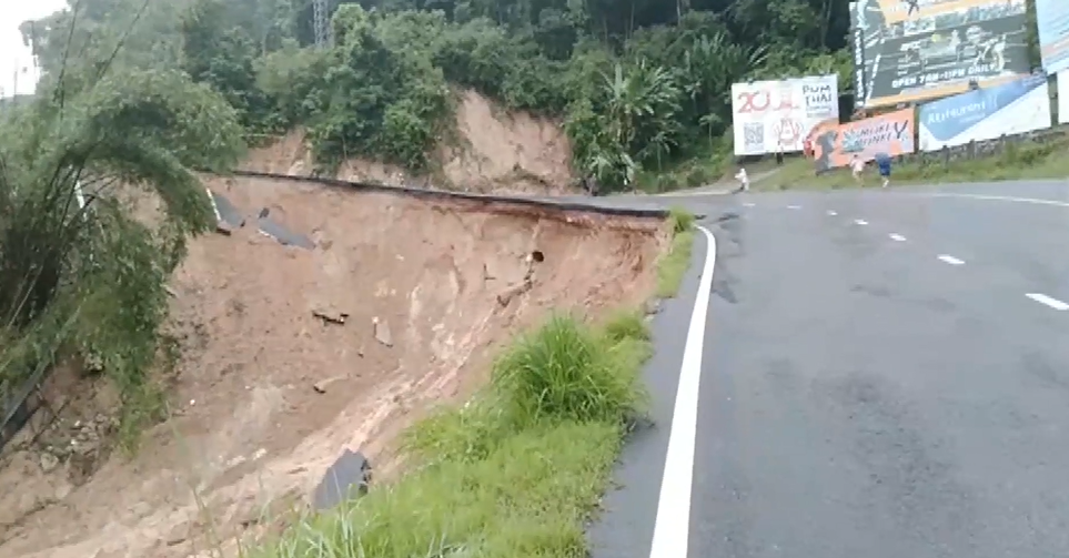 ฝนถล่มภูเก็ต! ดินสไลด์ ทางขึ้นเขาป่าตอง สั่งปิดการจราจรแล้ว