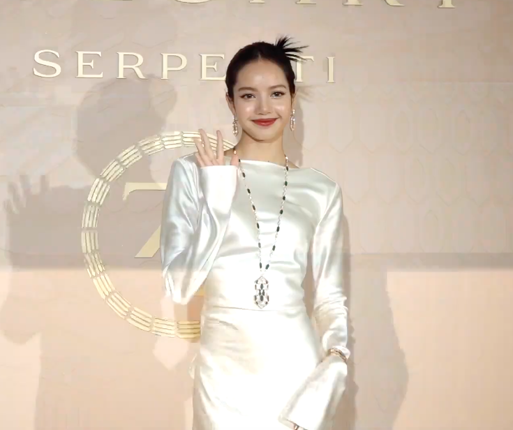 ยิ้มสยามสาดออร่า!! ‘ลิซ่า BLACKPINK’ สวยครองเทรนด์โลกในอีเวนต์ Bvlgari กรุงโซล ยิ้มสยามสาดออร่า!! ‘ลิซ่า BLACKPINK’ สวยครองเทรนด์โลกในอีเวนต์ Bvlgari กรุงโซล