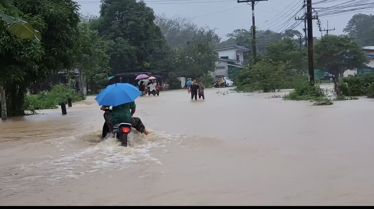 จ.สงขลา ท่วมแล้ว 7 อำเภอ แนวเขาน้ำป่าทะลักหนักสุด จ.สงขลา ท่วมแล้ว 7 อำเภอ แนวเขาน้ำป่าทะลักหนักสุด