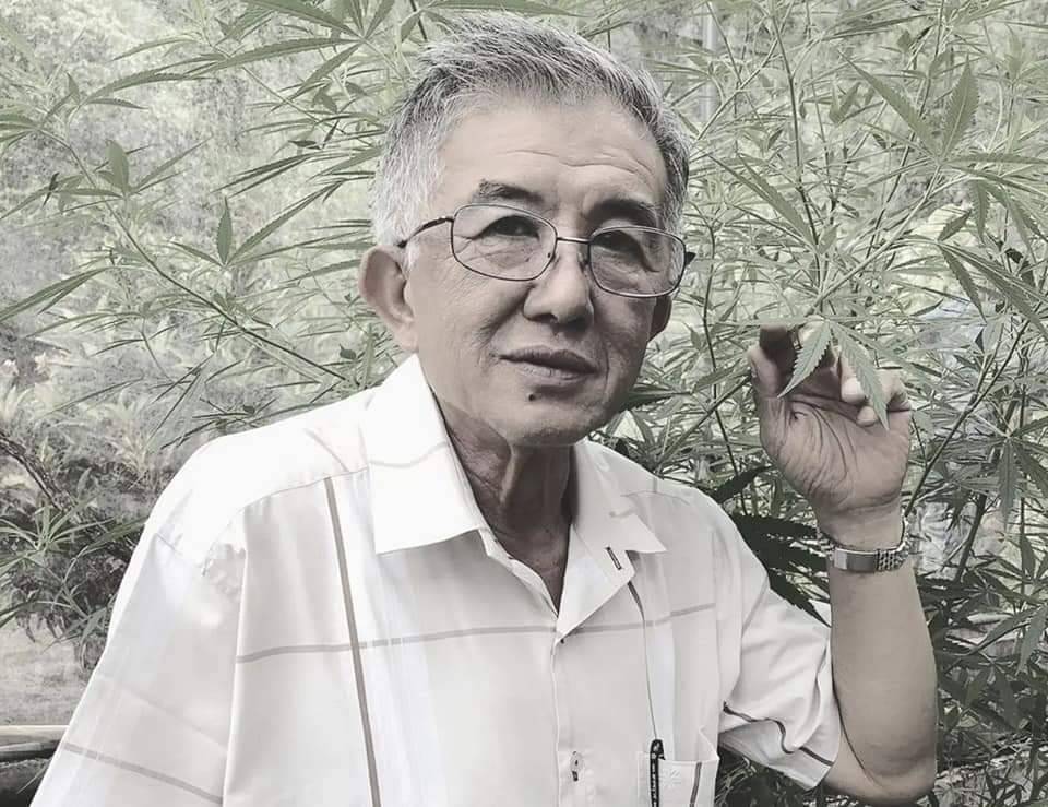 ครูสลา โพสต์อาลัยผู้สร้างตำนานเพลง โบว์รักสีดำ ของ ศิริพร อำไพพงษ์ ครูสลา โพสต์อาลัยผู้สร้างตำนานเพลง โบว์รักสีดำ ของ ศิริพร อำไพพงษ์